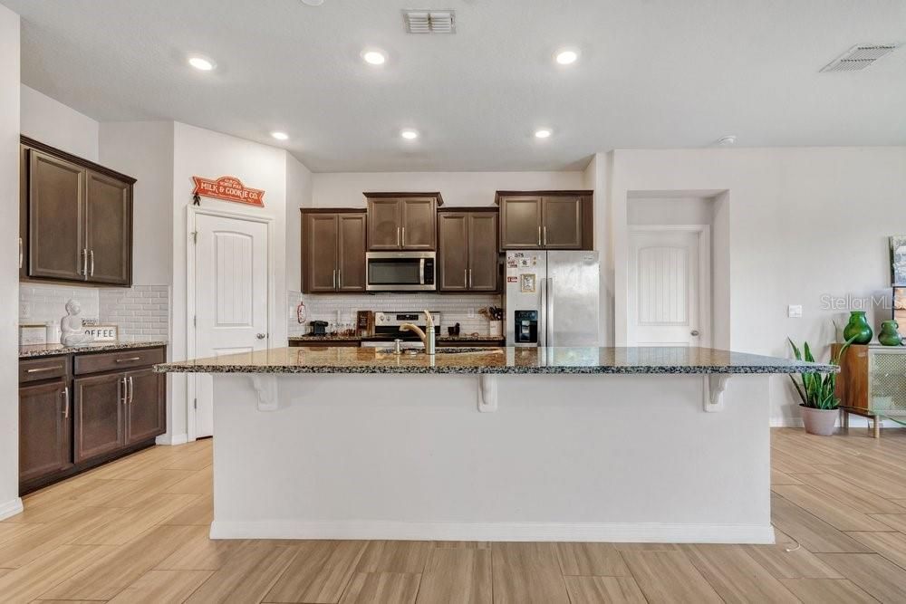 For Sale: $450,000 (4 beds, 3 baths, 2124 Square Feet)