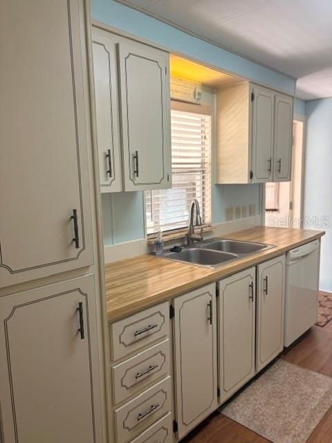 For Sale: $162,500 (2 beds, 2 baths, 1056 Square Feet)