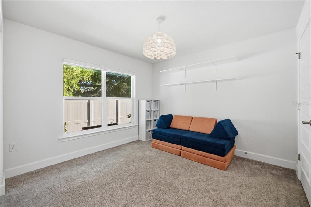 En Venta: $469,900 (4 camas, 2 baños, 2169 Pies cuadrados)