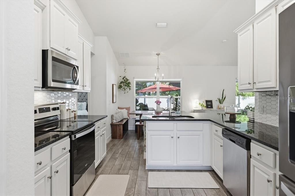 En Venta: $469,900 (4 camas, 2 baños, 2169 Pies cuadrados)