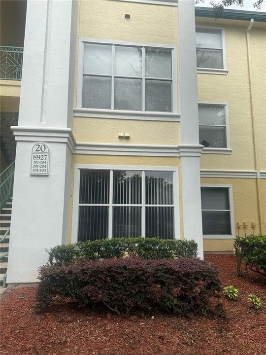 For Rent: $1,200 (1 beds, 1 baths, 636 Square Feet)