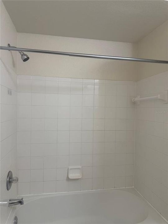 For Rent: $1,200 (1 beds, 1 baths, 636 Square Feet)