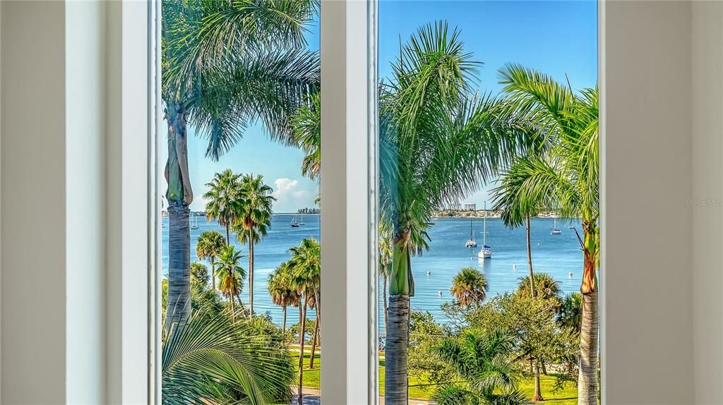 For Sale: $2,895,000 (3 beds, 4 baths, 3315 Square Feet)
