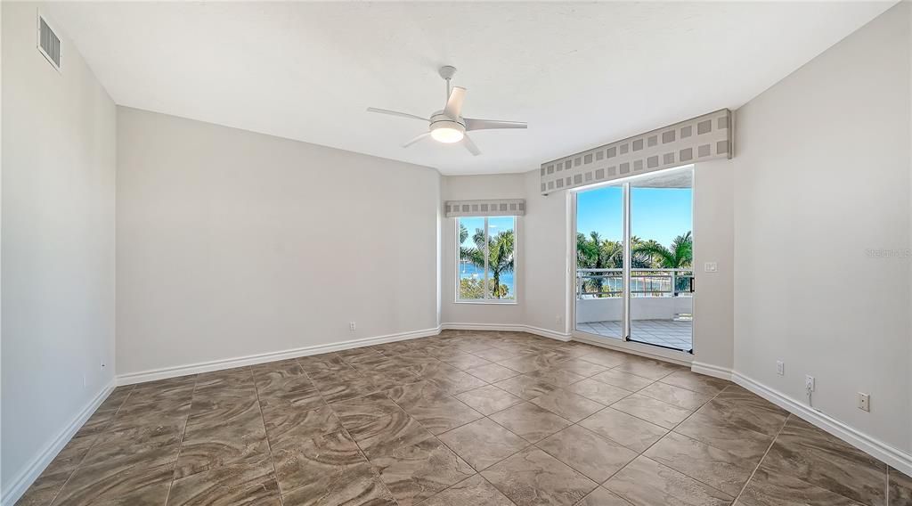 For Sale: $2,895,000 (3 beds, 4 baths, 3315 Square Feet)