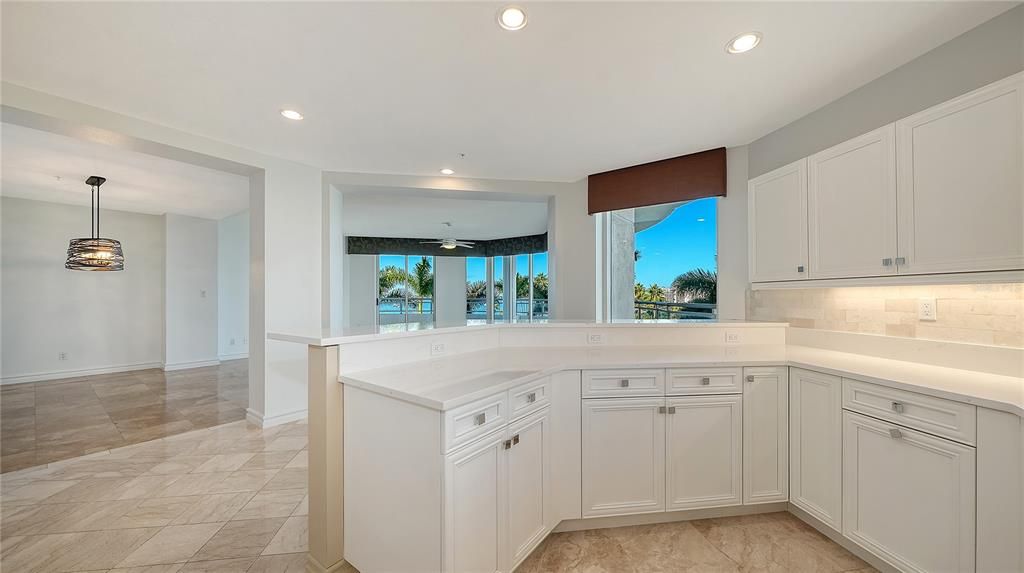 For Sale: $2,895,000 (3 beds, 4 baths, 3315 Square Feet)