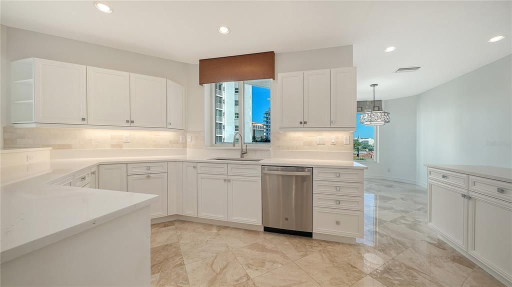 For Sale: $2,895,000 (3 beds, 4 baths, 3315 Square Feet)