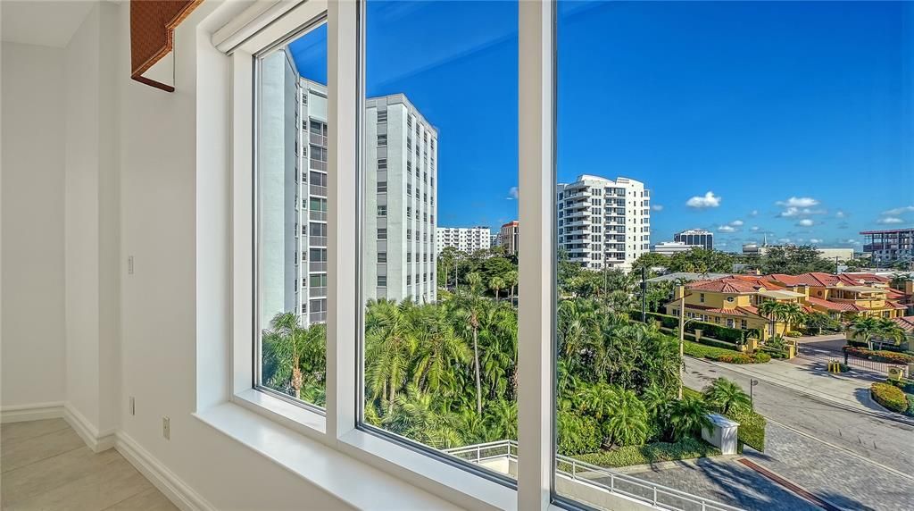 For Sale: $2,895,000 (3 beds, 4 baths, 3315 Square Feet)