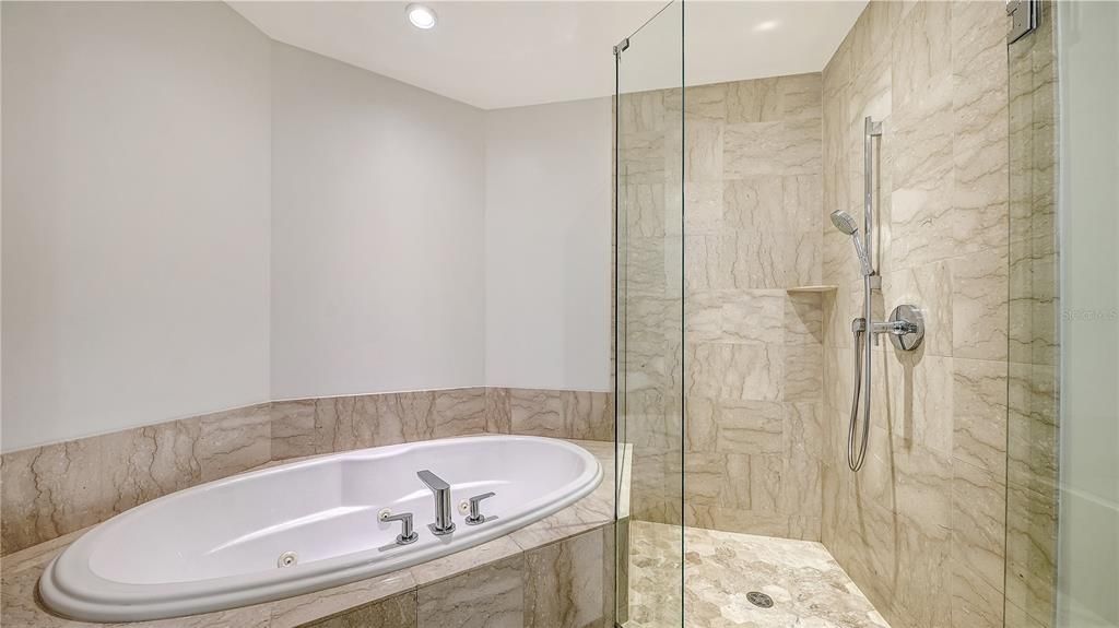 For Sale: $2,895,000 (3 beds, 4 baths, 3315 Square Feet)
