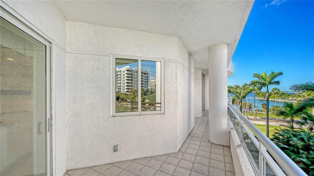 For Sale: $2,895,000 (3 beds, 4 baths, 3315 Square Feet)