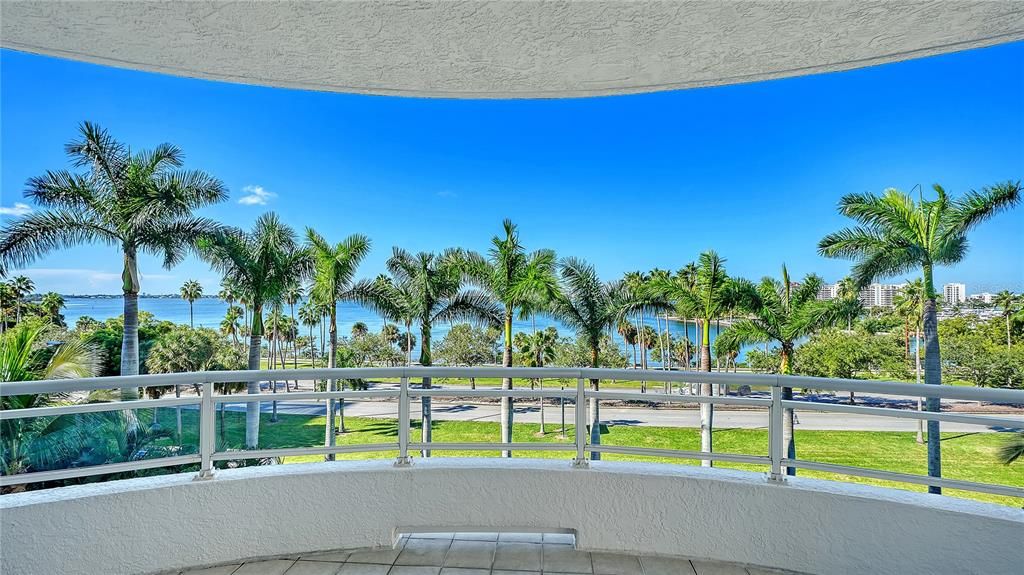 For Sale: $2,895,000 (3 beds, 4 baths, 3315 Square Feet)