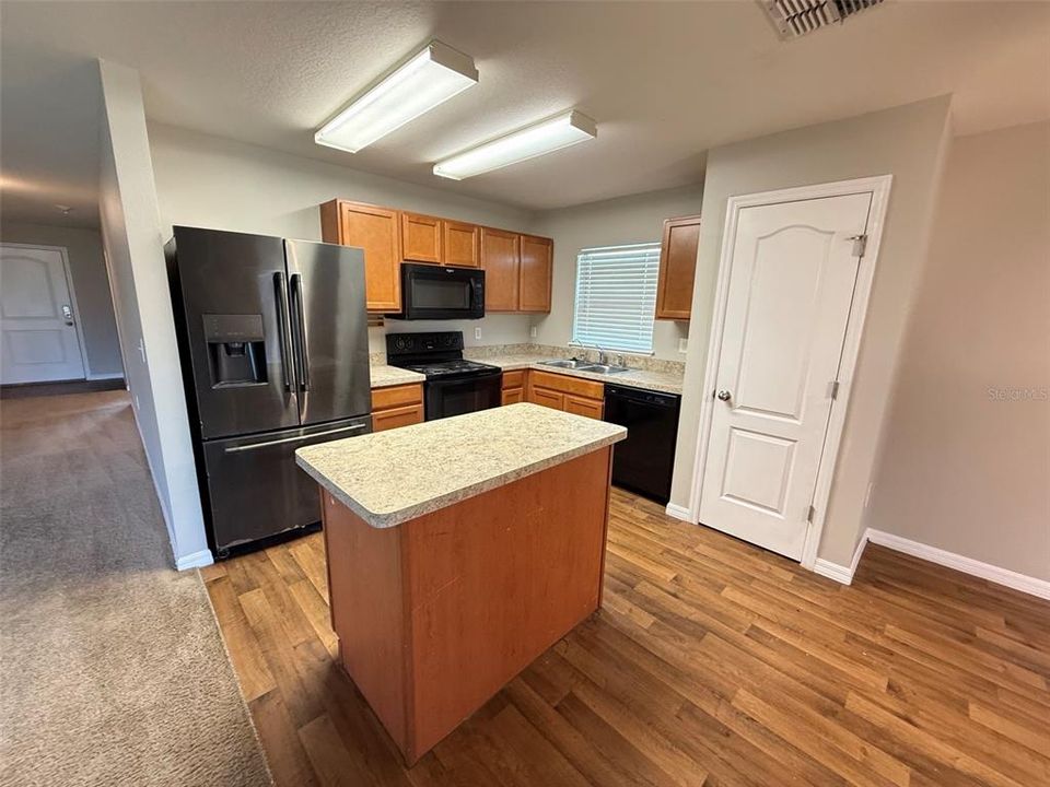 В аренду: $1,950 (3 спален, 2 ванн, 1410 Квадратных фут)
