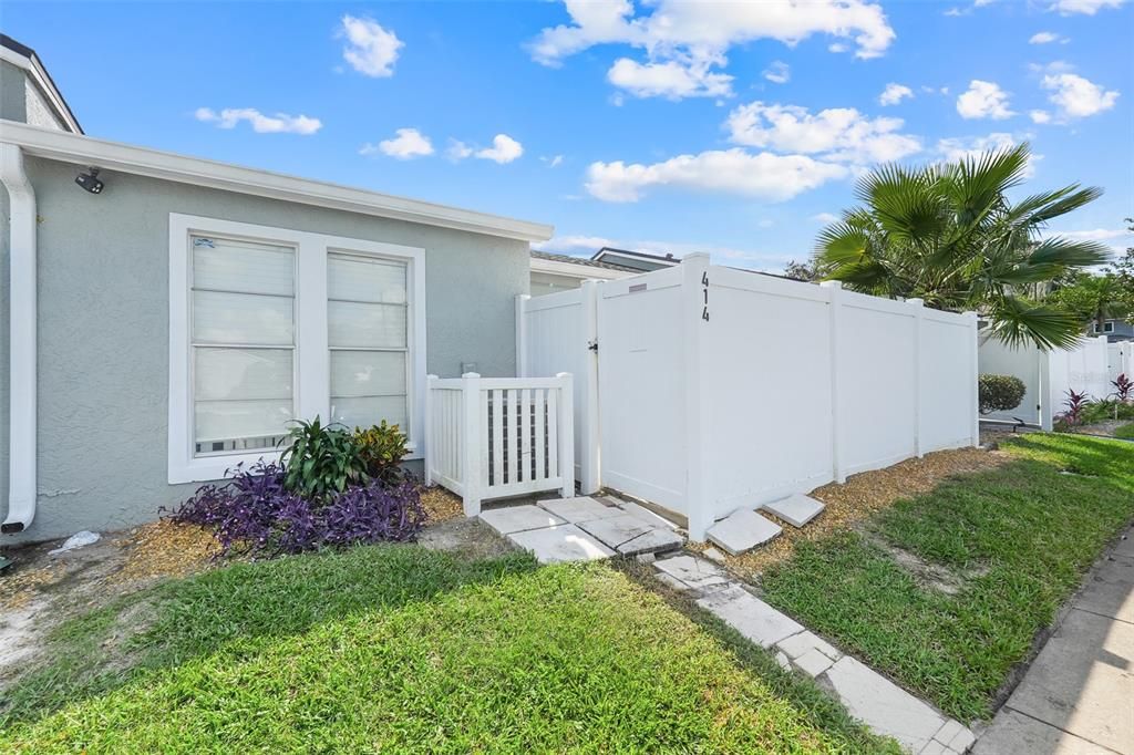For Sale: $210,000 (2 beds, 2 baths, 934 Square Feet)