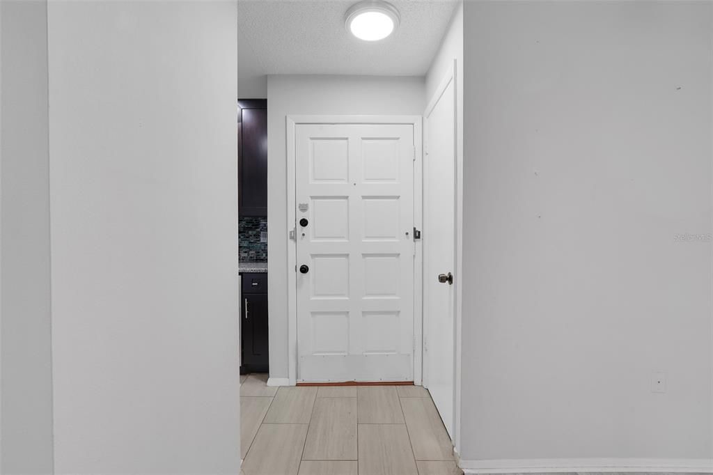 For Sale: $210,000 (2 beds, 2 baths, 934 Square Feet)