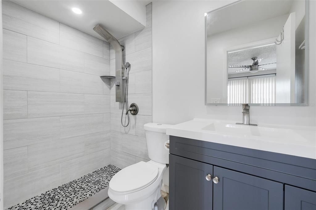 For Sale: $210,000 (2 beds, 2 baths, 934 Square Feet)