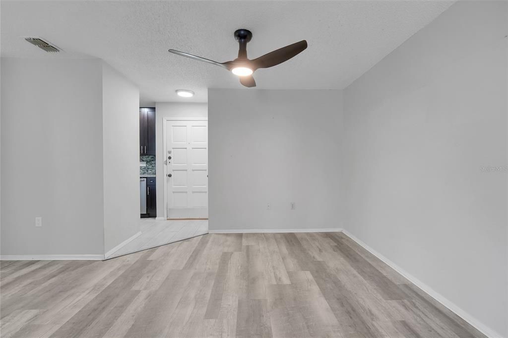 For Sale: $210,000 (2 beds, 2 baths, 934 Square Feet)