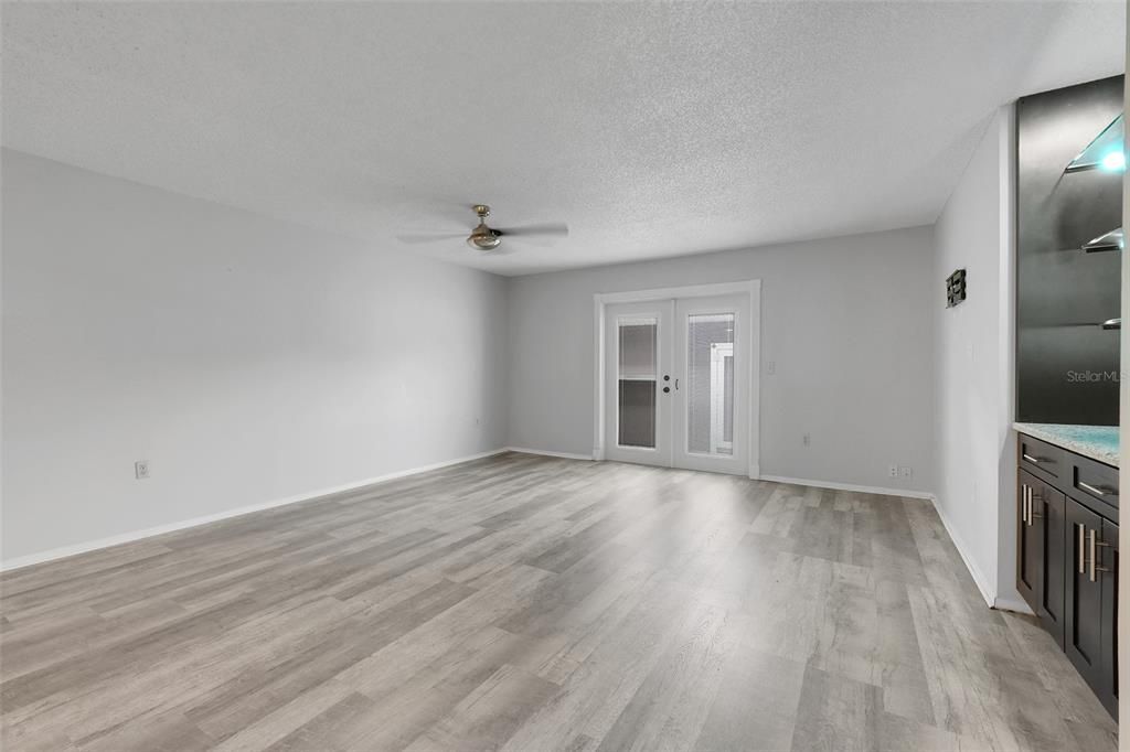 For Sale: $210,000 (2 beds, 2 baths, 934 Square Feet)