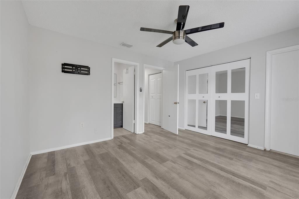 For Sale: $210,000 (2 beds, 2 baths, 934 Square Feet)