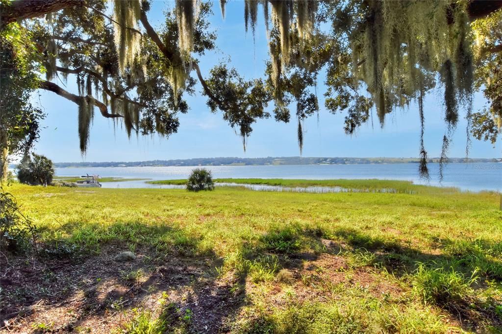 En Venta: $900,000 (2.32 acres)