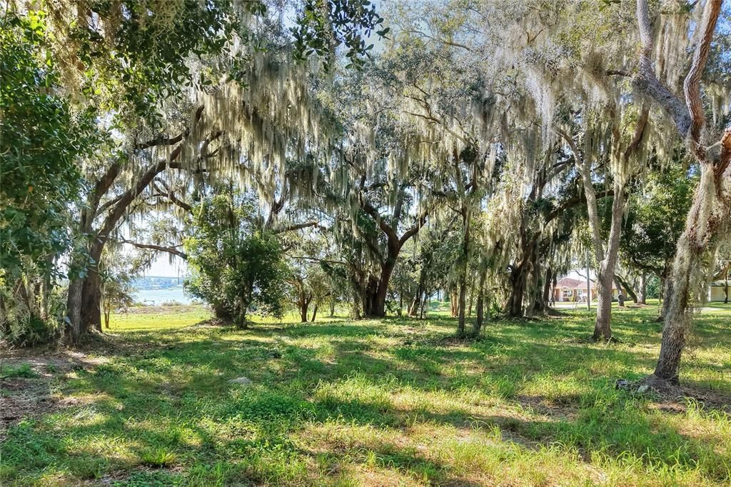 En Venta: $900,000 (2.32 acres)