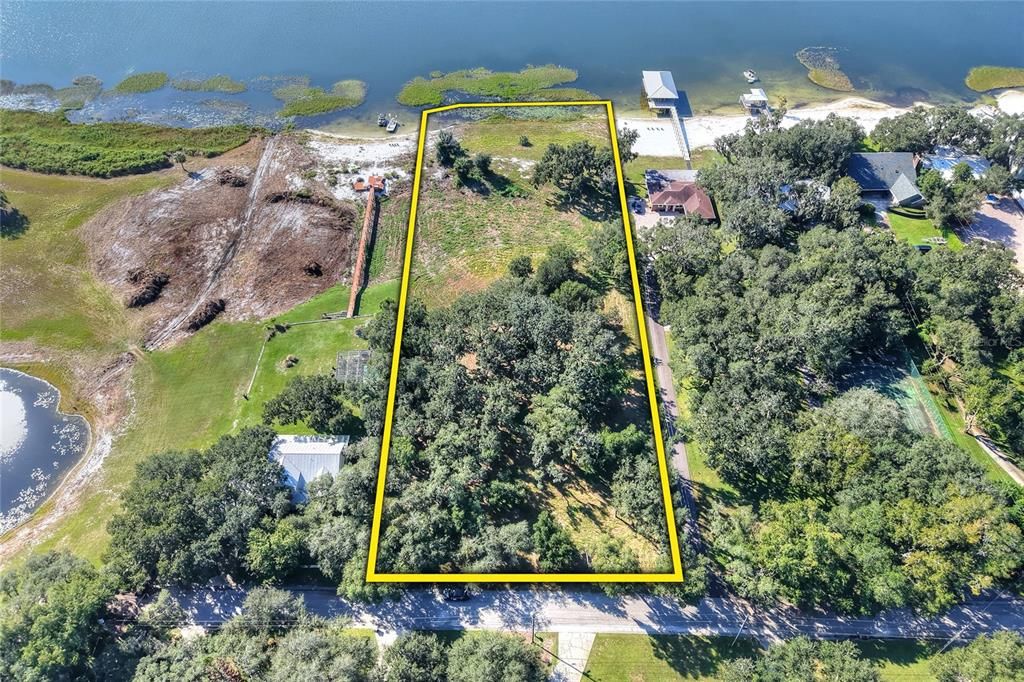 En Venta: $900,000 (2.32 acres)