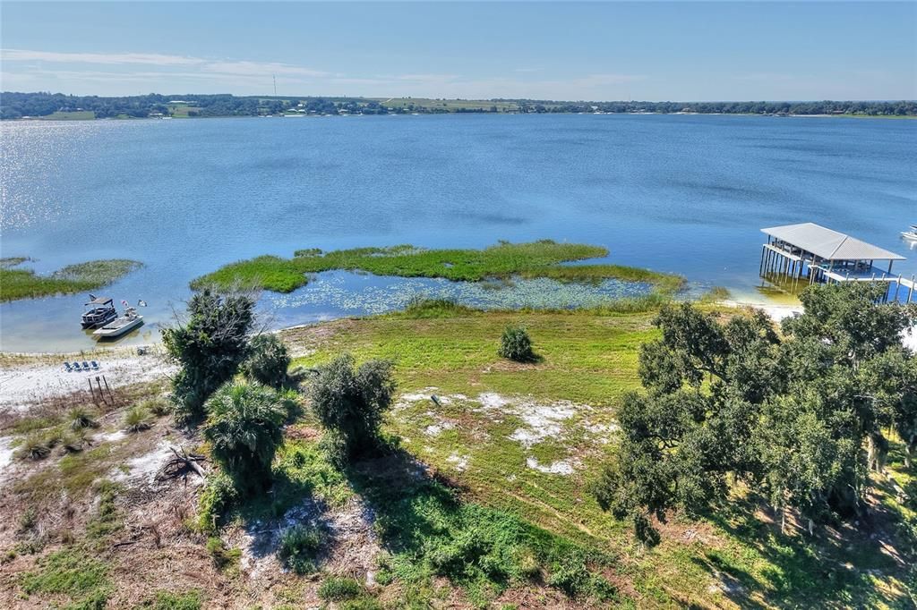 En Venta: $900,000 (2.32 acres)