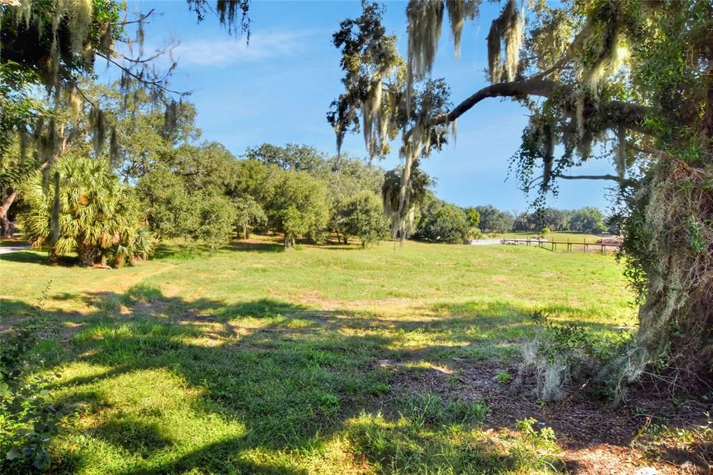 En Venta: $900,000 (2.32 acres)
