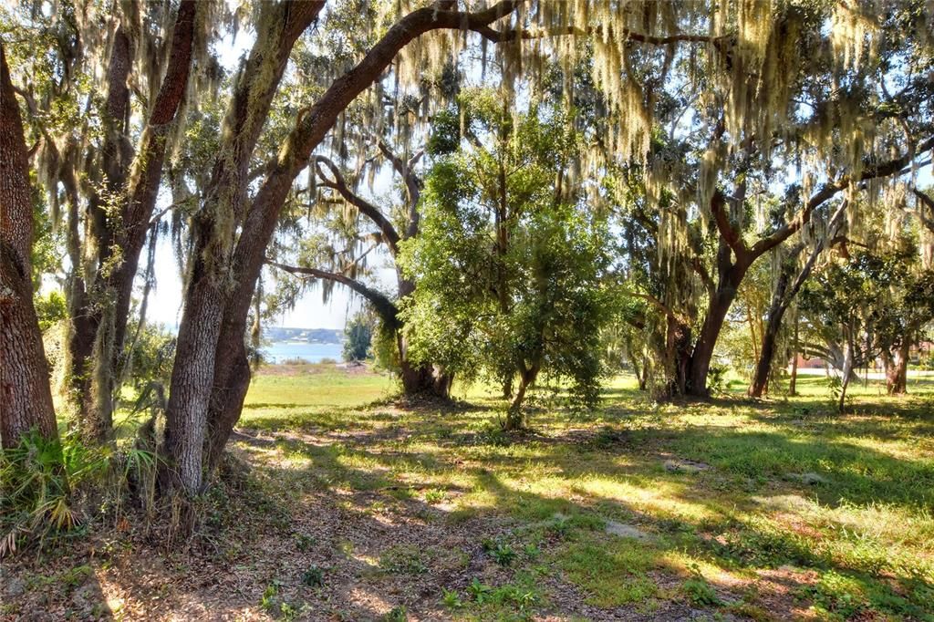 En Venta: $900,000 (2.32 acres)