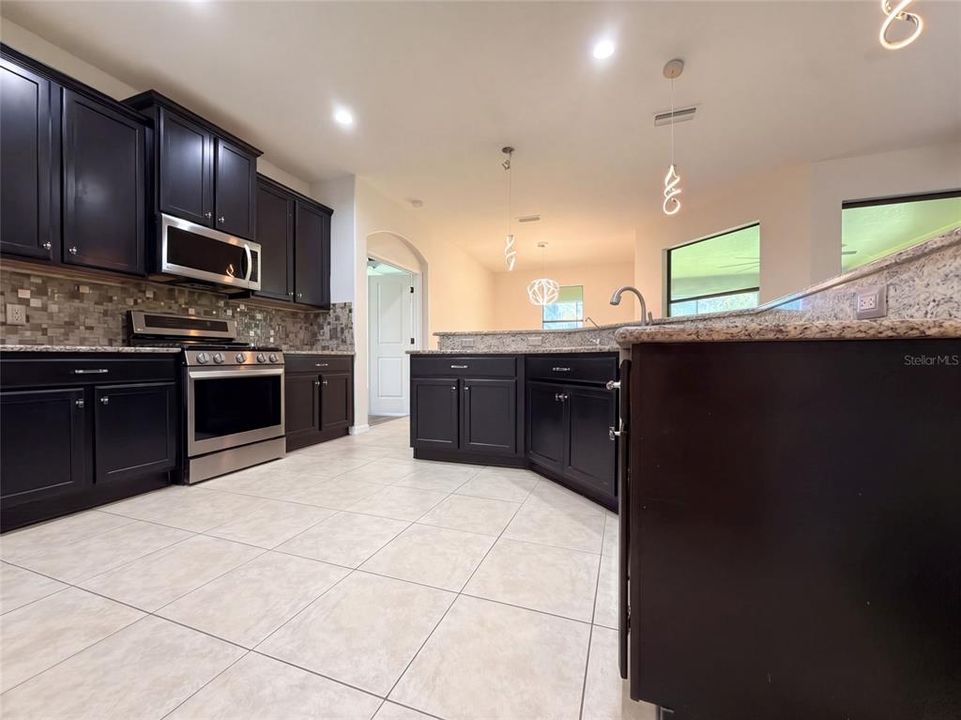 For Sale: $545,000 (4 beds, 4 baths, 2849 Square Feet)