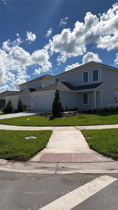 For Rent: $2,350 (4 beds, 2 baths, 1910 Square Feet)