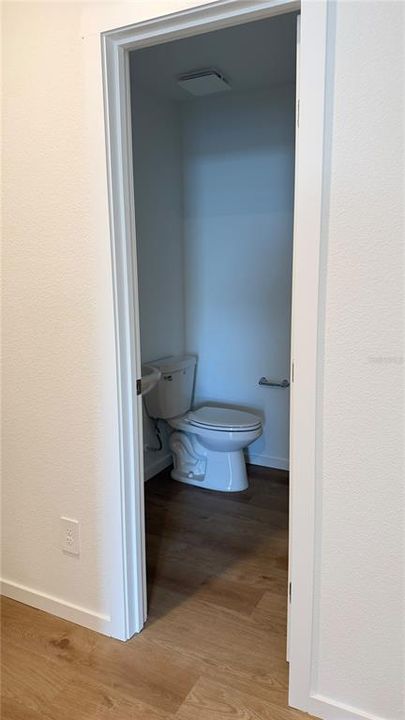 For Rent: $2,350 (4 beds, 2 baths, 1910 Square Feet)