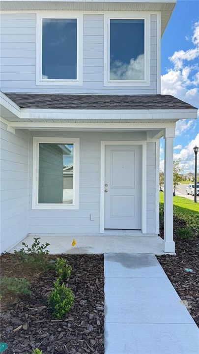 For Rent: $2,350 (4 beds, 2 baths, 1910 Square Feet)