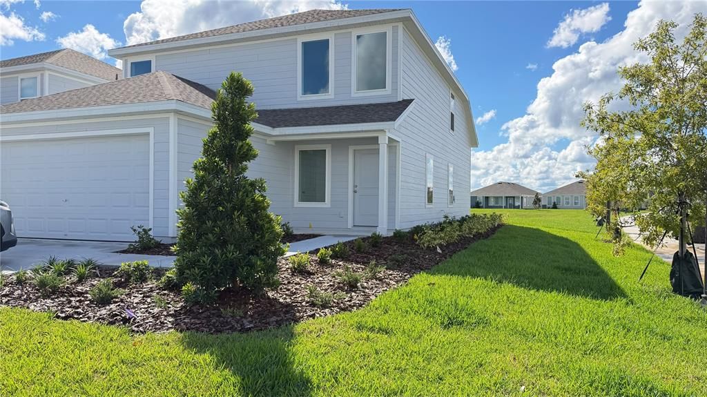 For Rent: $2,350 (4 beds, 2 baths, 1910 Square Feet)