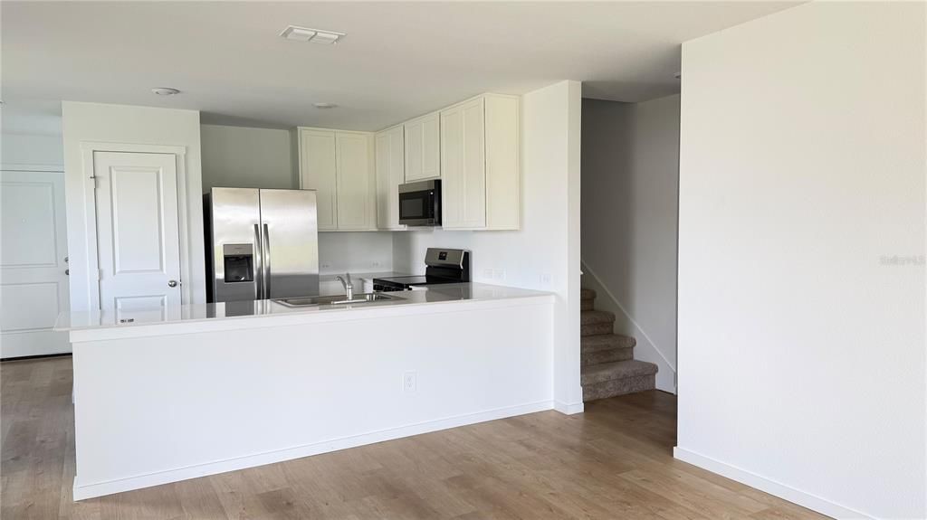 For Rent: $2,350 (4 beds, 2 baths, 1910 Square Feet)