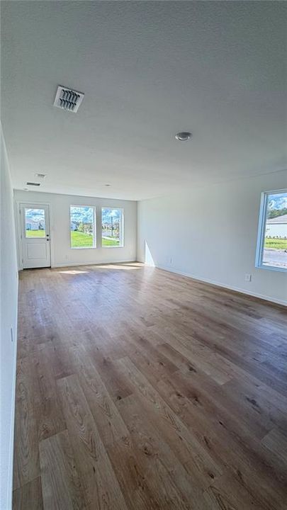 For Rent: $2,350 (4 beds, 2 baths, 1910 Square Feet)