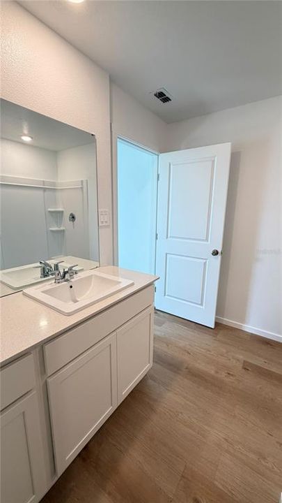 For Rent: $2,350 (4 beds, 2 baths, 1910 Square Feet)