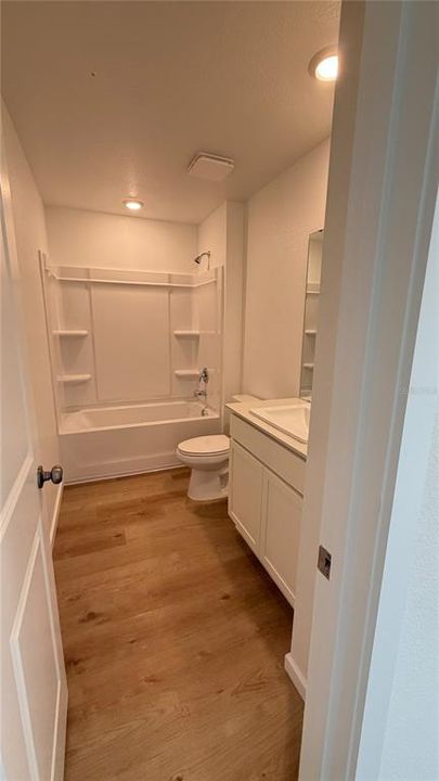 For Rent: $2,350 (4 beds, 2 baths, 1910 Square Feet)