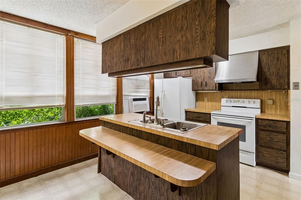 For Sale: $450,000 (3 beds, 2 baths, 1926 Square Feet)