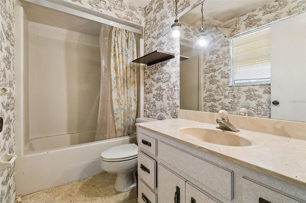 For Sale: $450,000 (3 beds, 2 baths, 1926 Square Feet)