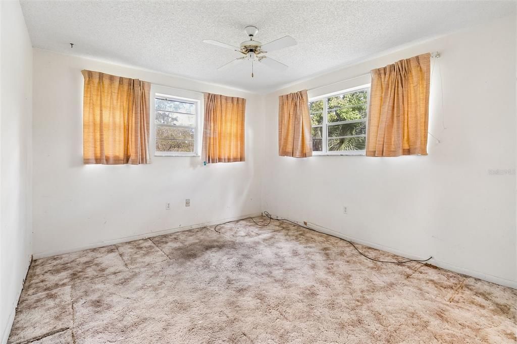 For Sale: $450,000 (3 beds, 2 baths, 1926 Square Feet)