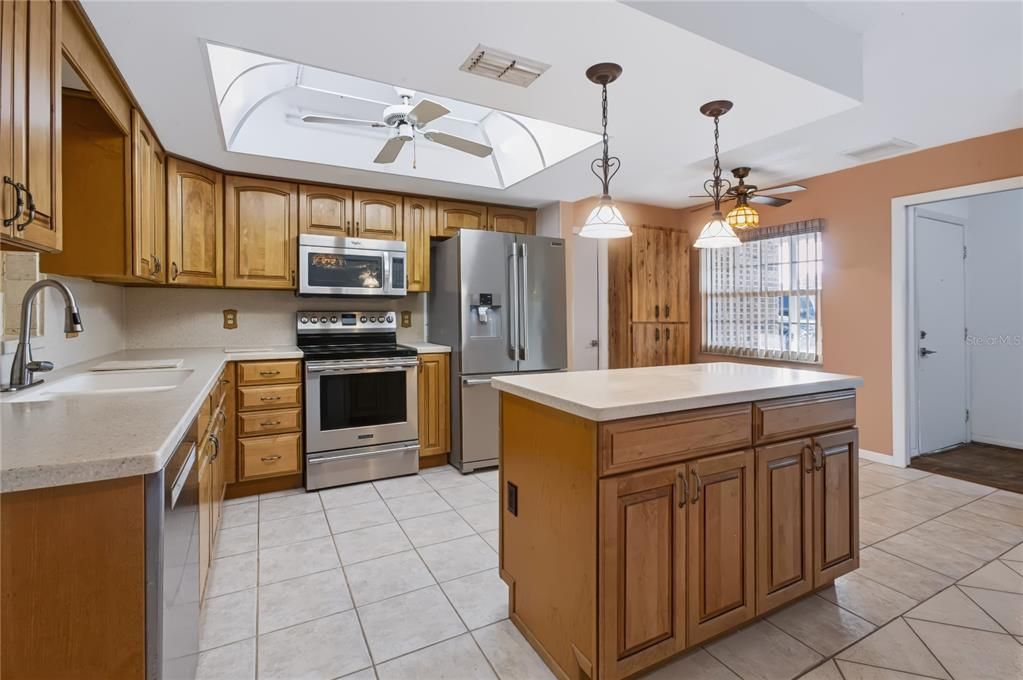 For Rent: $2,750 (3 beds, 2 baths, 1668 Square Feet)