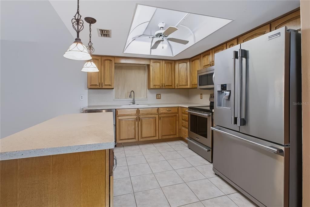 For Rent: $2,750 (3 beds, 2 baths, 1668 Square Feet)