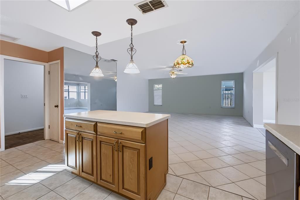 For Rent: $2,750 (3 beds, 2 baths, 1668 Square Feet)