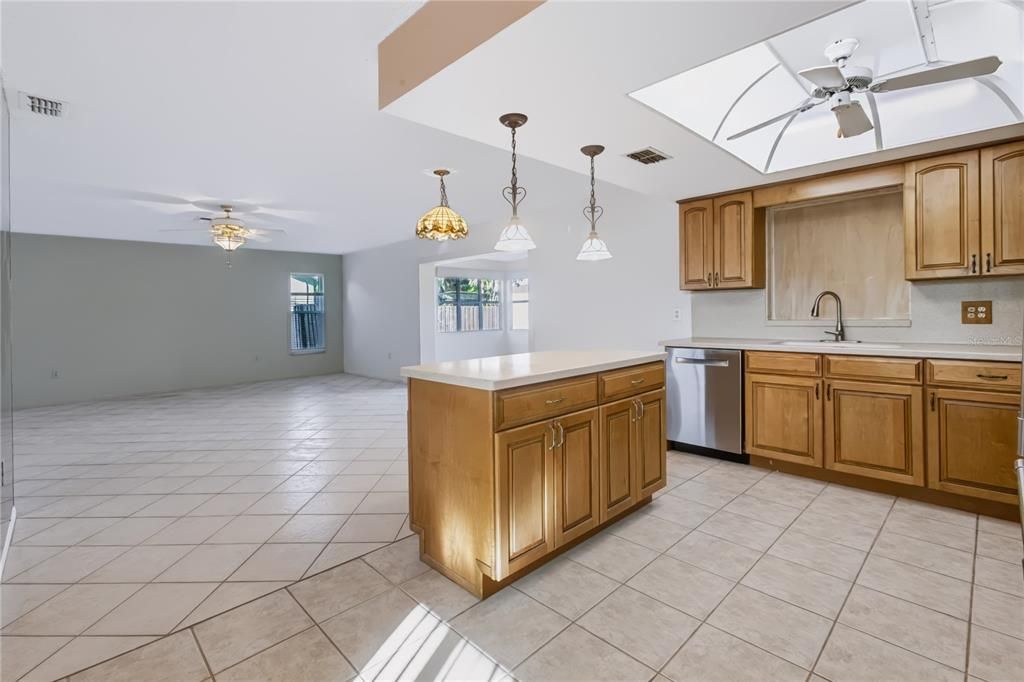 For Rent: $2,750 (3 beds, 2 baths, 1668 Square Feet)