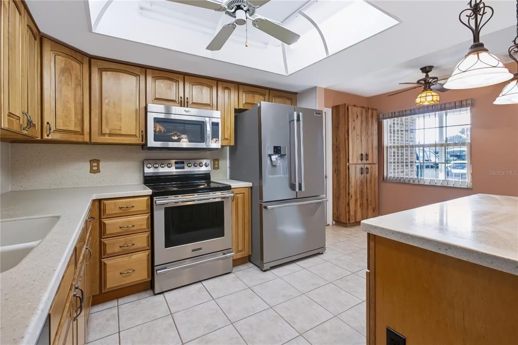 For Rent: $2,750 (3 beds, 2 baths, 1668 Square Feet)