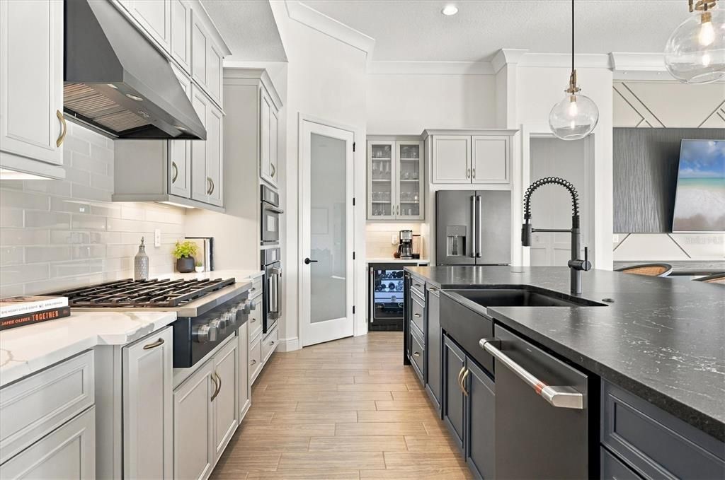 For Sale: $1,925,000 (5 beds, 5 baths, 4522 Square Feet)