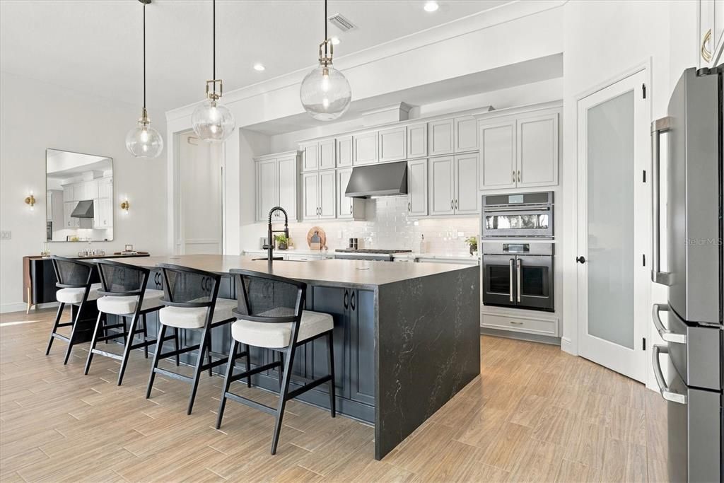 For Sale: $1,925,000 (5 beds, 5 baths, 4522 Square Feet)