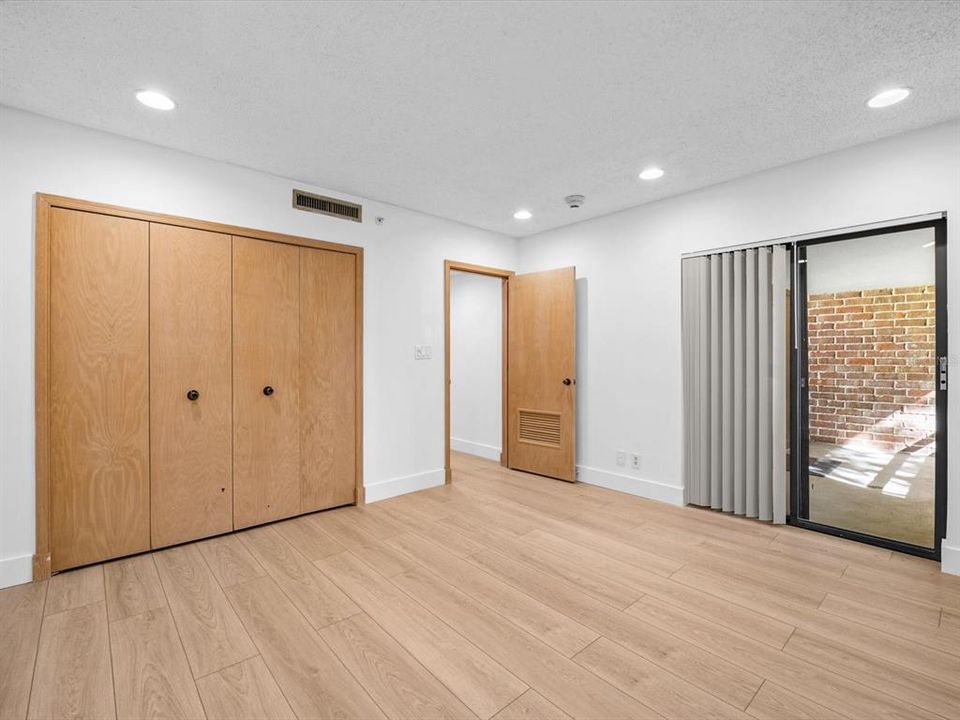 For Sale: $189,950 (1 beds, 1 baths, 825 Square Feet)