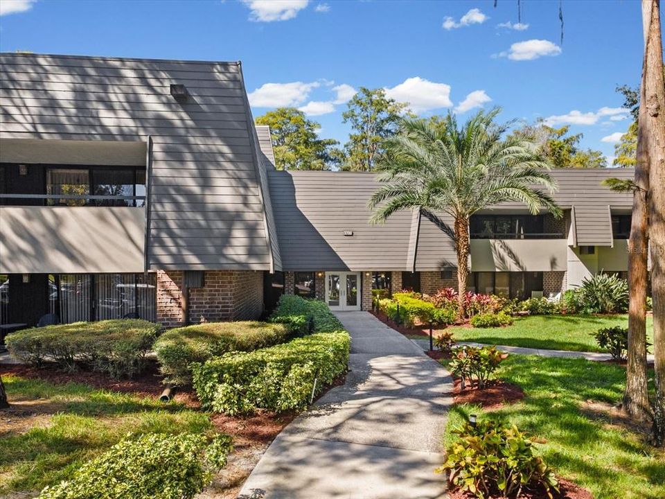 For Sale: $189,950 (1 beds, 1 baths, 825 Square Feet)