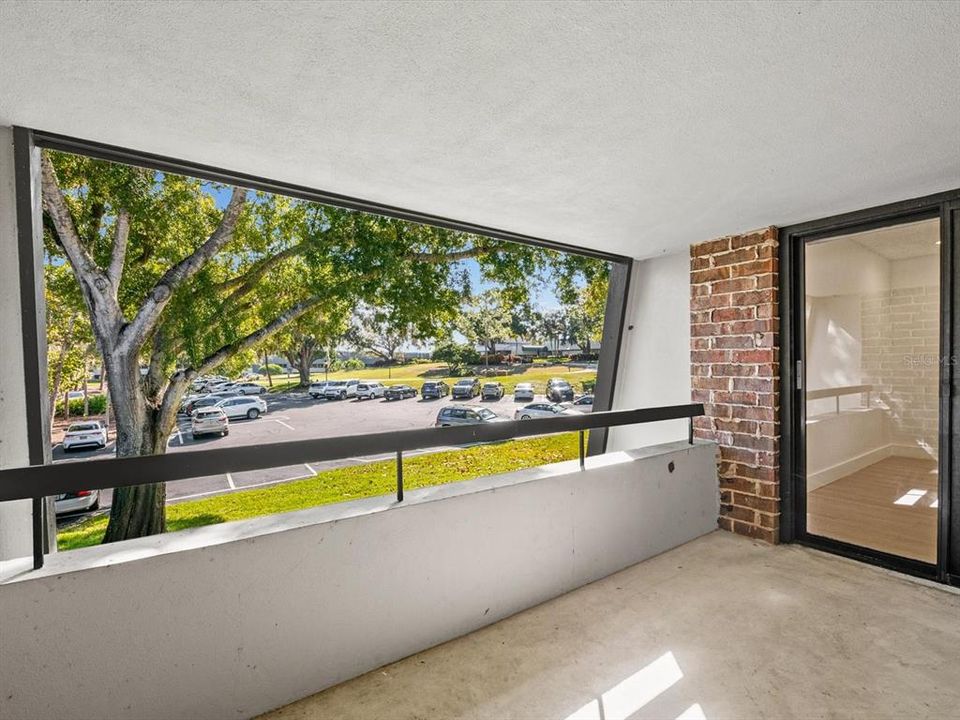For Sale: $189,950 (1 beds, 1 baths, 825 Square Feet)