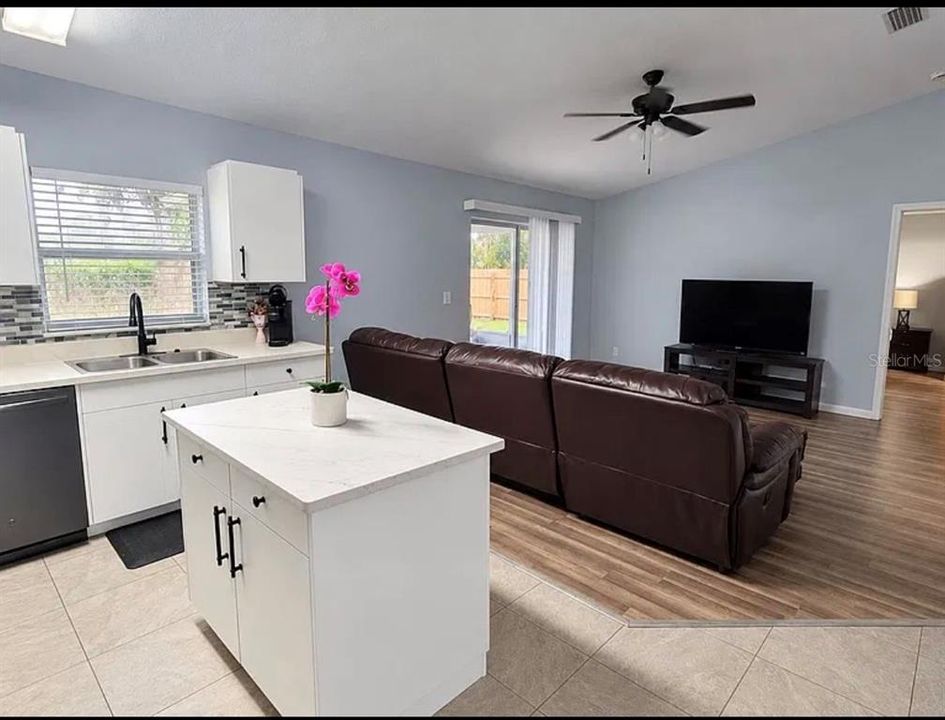 For Sale: $369,900 (4 beds, 2 baths, 1800 Square Feet)